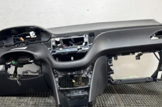 Planche de bord complete PEUGEOT 208 1 Photo n°1