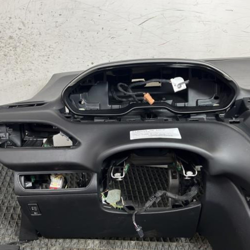 Planche de bord complete PEUGEOT 208 1 Photo n°6