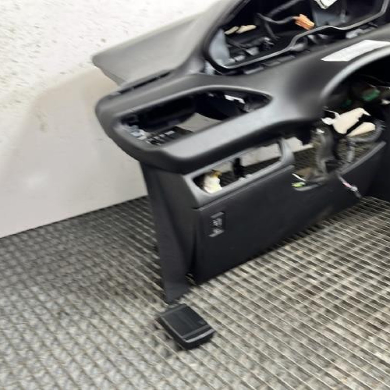 Planche de bord complete PEUGEOT 208 1 Photo n°7
