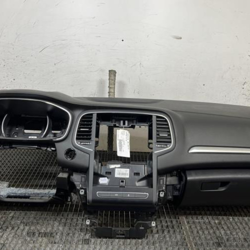 Planche de bord complete RENAULT MEGANE 4 Photo n°1