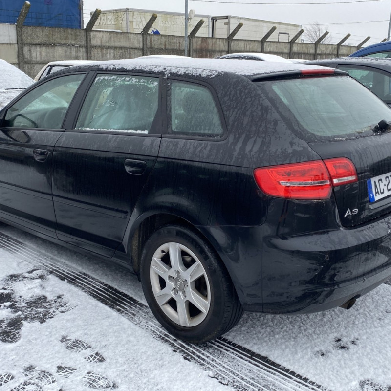 AUDI A3 2 SPORTBACK PHASE 2 1.6i - 8V Photo n°4