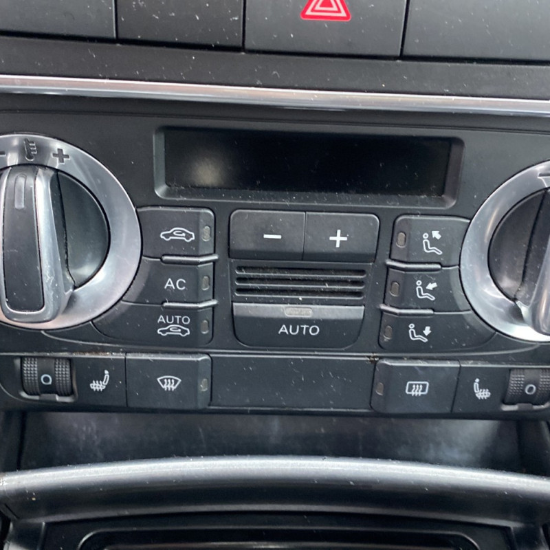 AUDI A3 2 SPORTBACK PHASE 2 1.6i - 8V Photo n°8