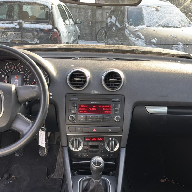 AUDI A3 2 SPORTBACK PHASE 2 1.6i - 8V Photo n°18