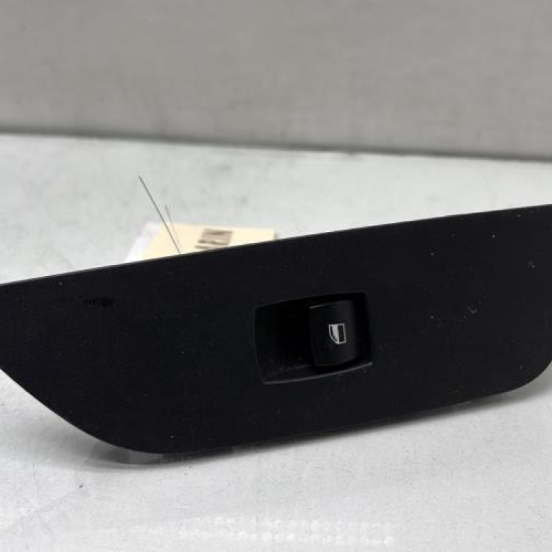 Interrupteur de leve vitre arriere droit BMW X1 E84 Photo n°1