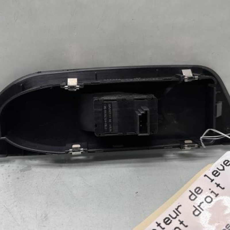 Interrupteur de leve vitre avant droit BMW X1 E84 Photo n°2
