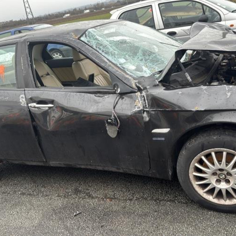 Feu arriere secondaire droit (feux) ALFA ROMEO 156 Photo n°7