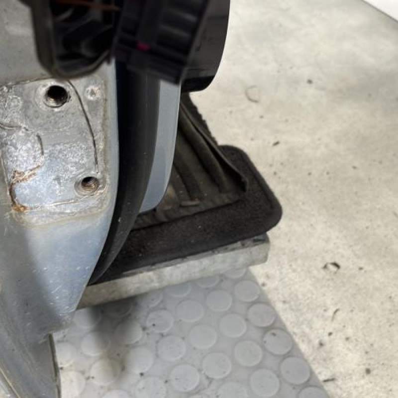 Porte avant droit VOLKSWAGEN PASSAT 6 Photo n°5