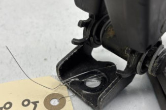 Attache ceinture arriere droit PEUGEOT 308 2