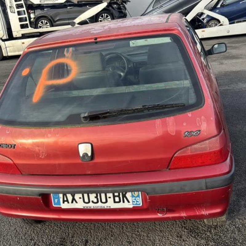 Malle/Hayon arriere PEUGEOT 106 Photo n°12