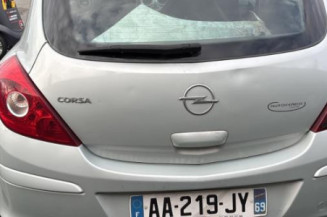 Feu arriere stop central OPEL CORSA D