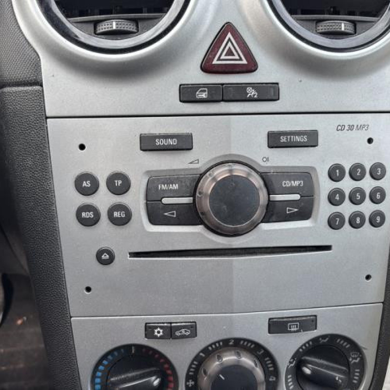 Feu arriere stop central OPEL CORSA D Photo n°20