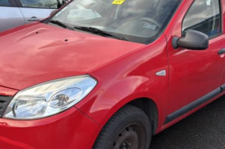 Aile avant gauche DACIA SANDERO 1