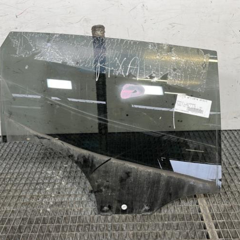 Vitre arriere droit RENAULT CLIO 5 Photo n°1