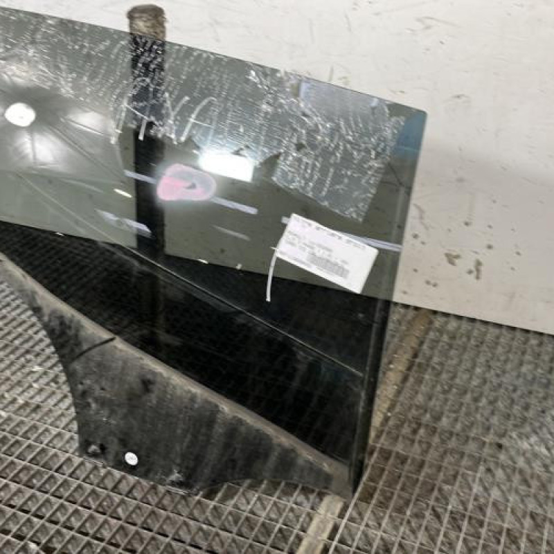 Vitre arriere droit RENAULT CLIO 5 Photo n°3