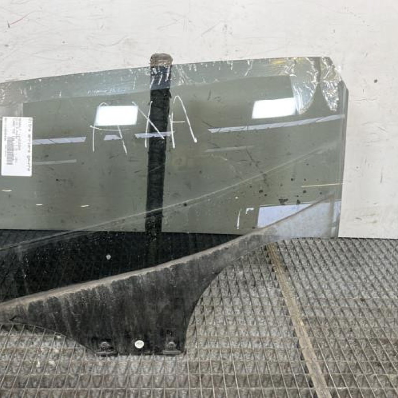 Vitre arriere gauche RENAULT CLIO 5 Photo n°1