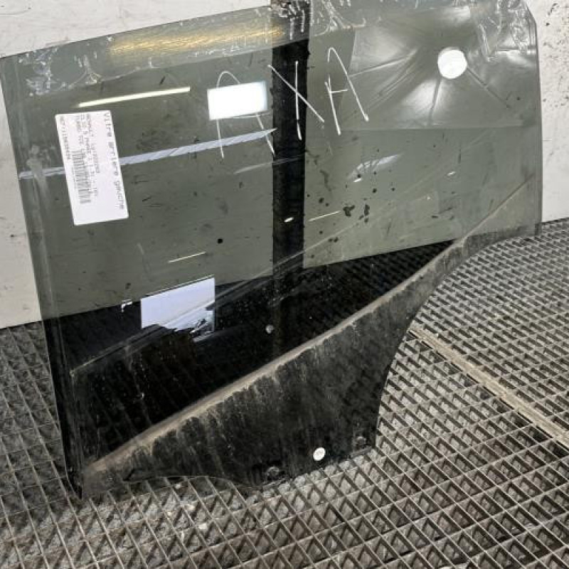 Vitre arriere gauche RENAULT CLIO 5 Photo n°2