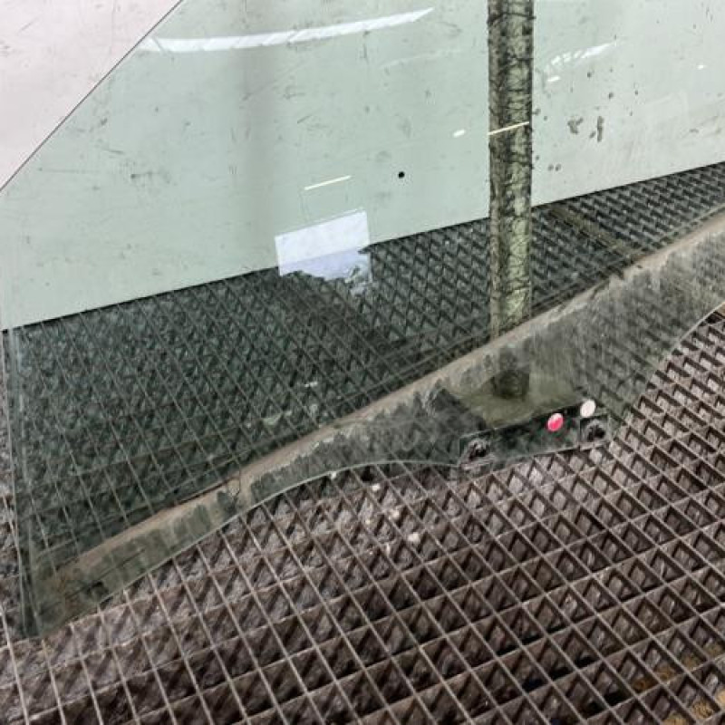 Vitre avant gauche RENAULT CLIO 5 Photo n°2