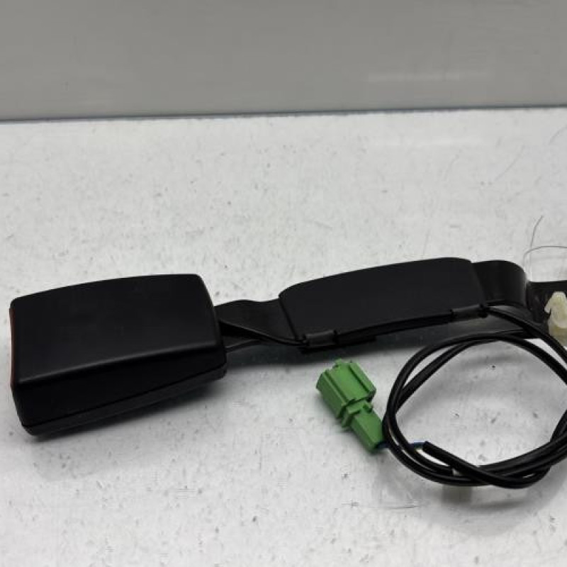 Attache ceinture avant droit VOLKSWAGEN POLO 5 Photo n°1