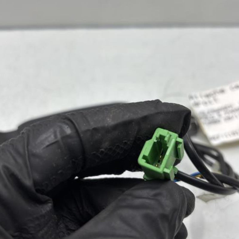 Attache ceinture avant droit VOLKSWAGEN POLO 5 Photo n°3