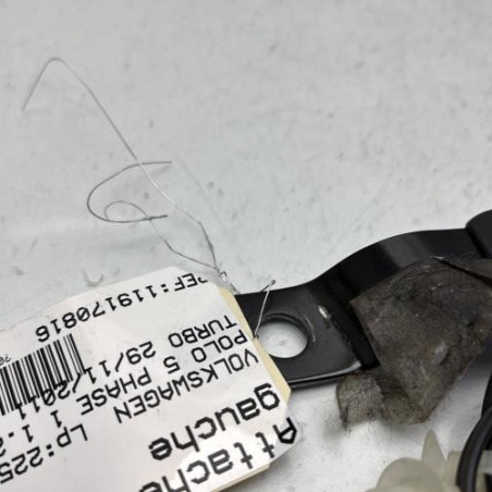 Attache ceinture avant gauche VOLKSWAGEN POLO 5