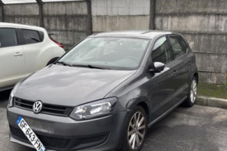 Attache ceinture avant gauche VOLKSWAGEN POLO 5