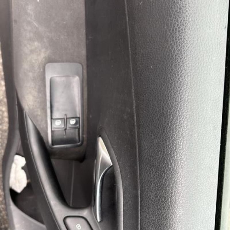 Attache ceinture avant gauche VOLKSWAGEN POLO 5 Photo n°18