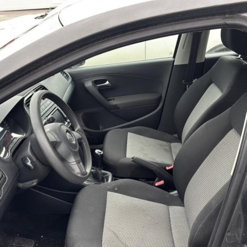 Attache ceinture avant gauche VOLKSWAGEN POLO 5 Photo n°19