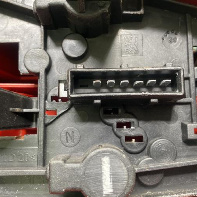 Feu arriere principal droit (feux) PEUGEOT 106 Photo n°3