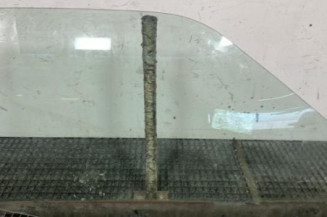 Vitre avant droit PEUGEOT 106 Photo n°1