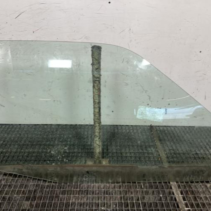 Vitre avant droit PEUGEOT 106 Photo n°1