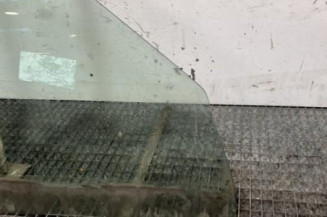 Vitre avant droit PEUGEOT 106