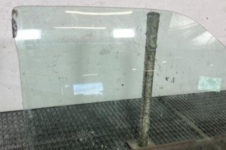 Vitre avant droit PEUGEOT 106