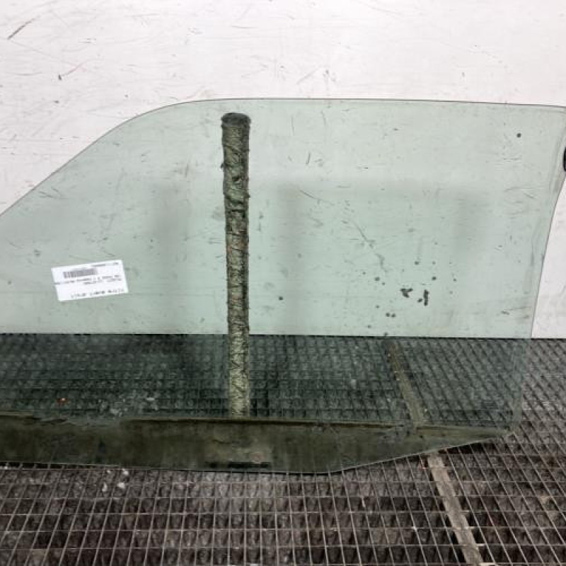 Vitre avant droit PEUGEOT 106 Photo n°4