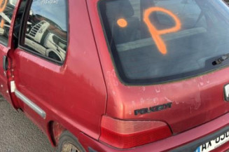 Vitre avant droit PEUGEOT 106