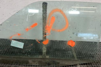 Vitre avant gauche PEUGEOT 106 Photo n°1