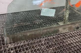 Vitre avant gauche PEUGEOT 106