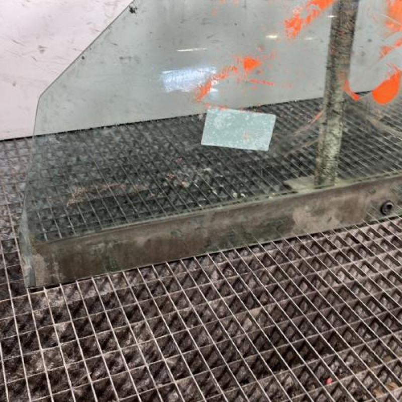 Vitre avant gauche PEUGEOT 106 Photo n°2