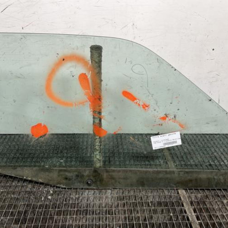 Vitre avant gauche PEUGEOT 106 Photo n°4