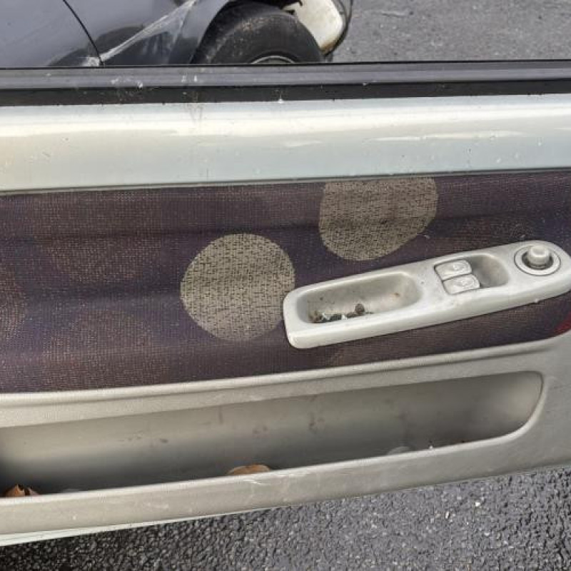 Bouton de coffre RENAULT TWINGO 1 Photo n°14