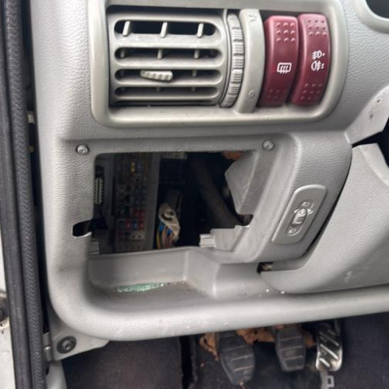 Bouton de coffre RENAULT TWINGO 1 Photo n°20