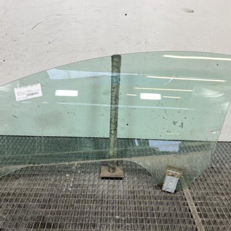 Vitre avant gauche PEUGEOT 307 Photo n°1