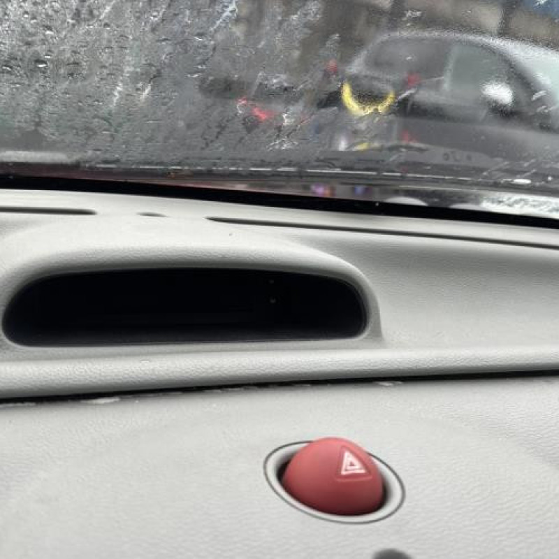 Pretensionneur de ceinture avant droit RENAULT TWINGO 1 Photo n°19