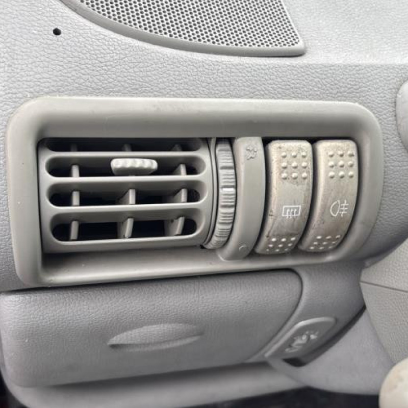 Pretensionneur de ceinture avant gauche RENAULT TWINGO 1 Photo n°17