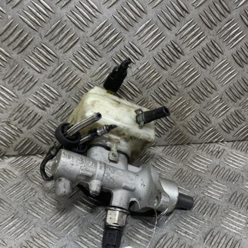 Maitre cylindre (freinage) VOLKSWAGEN GOLF 4 Photo n°1