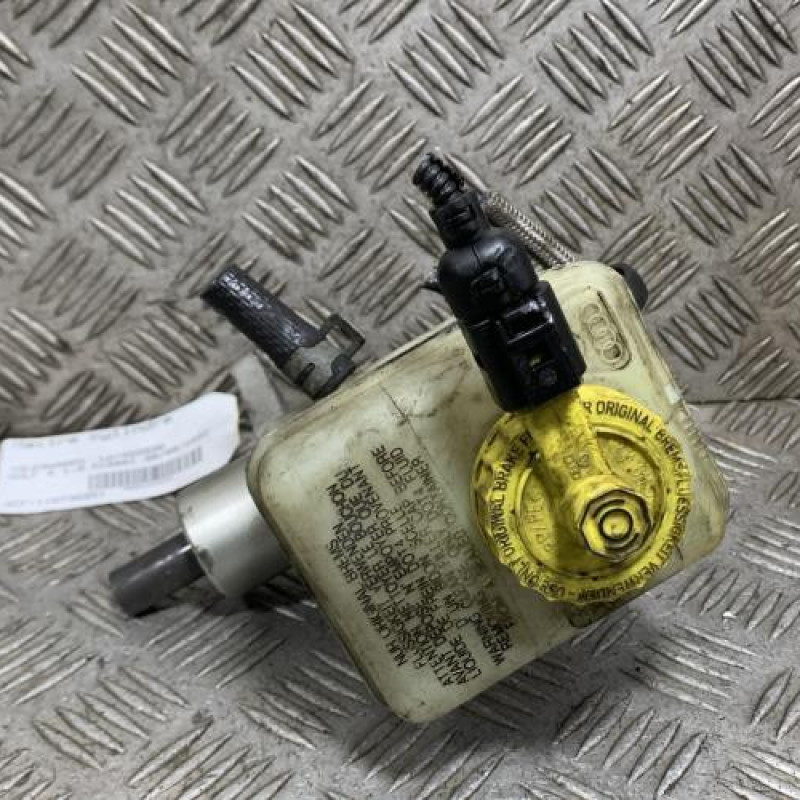 Maitre cylindre (freinage) VOLKSWAGEN GOLF 4 Photo n°3