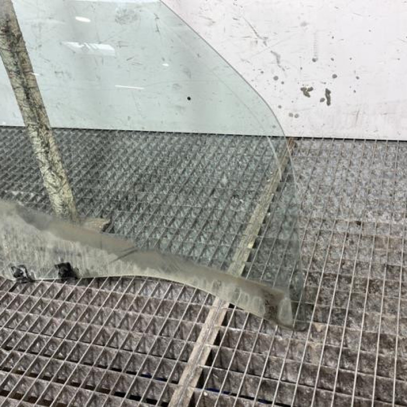 Vitre avant droit DACIA DUSTER 1 Photo n°2