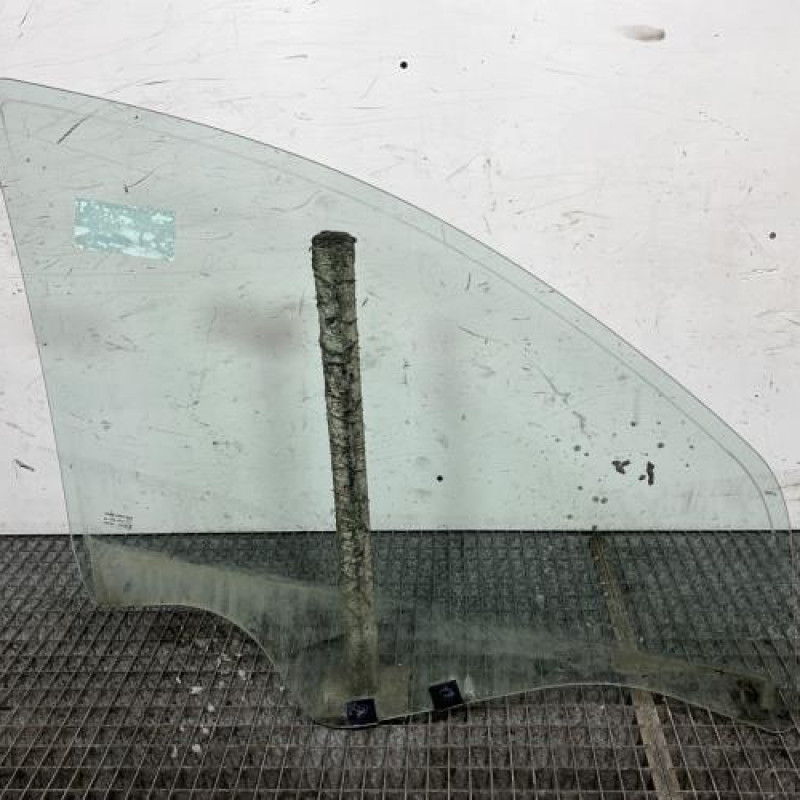 Vitre avant gauche DACIA DUSTER 1 Photo n°4