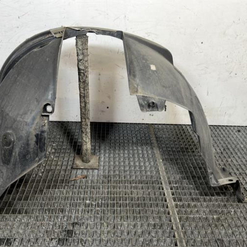 Pare boue avant gauche DACIA DUSTER 1 Photo n°2