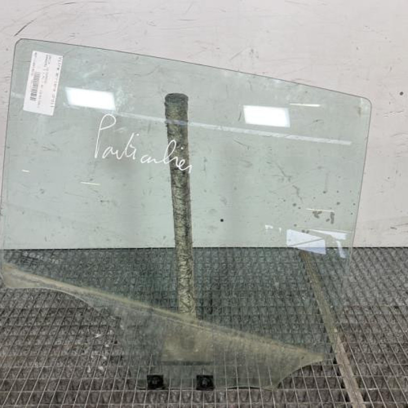 Vitre arriere droit DACIA SANDERO 1 Photo n°1