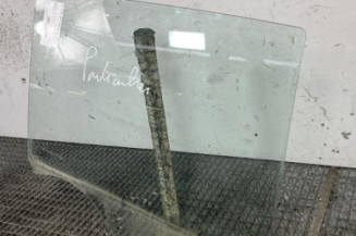 Vitre arriere droit DACIA SANDERO 1